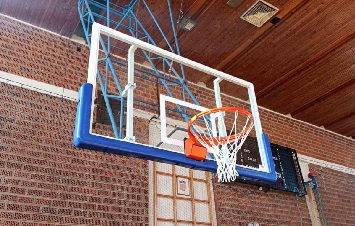 Krčki košarkaši i srednjoškolci dobili nove košarkaške table u dvorani srednje škole