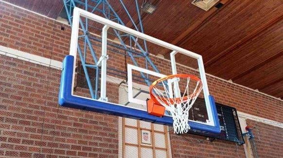 Krčki košarkaši i srednjoškolci dobili nove košarkaške table u dvorani srednje škole