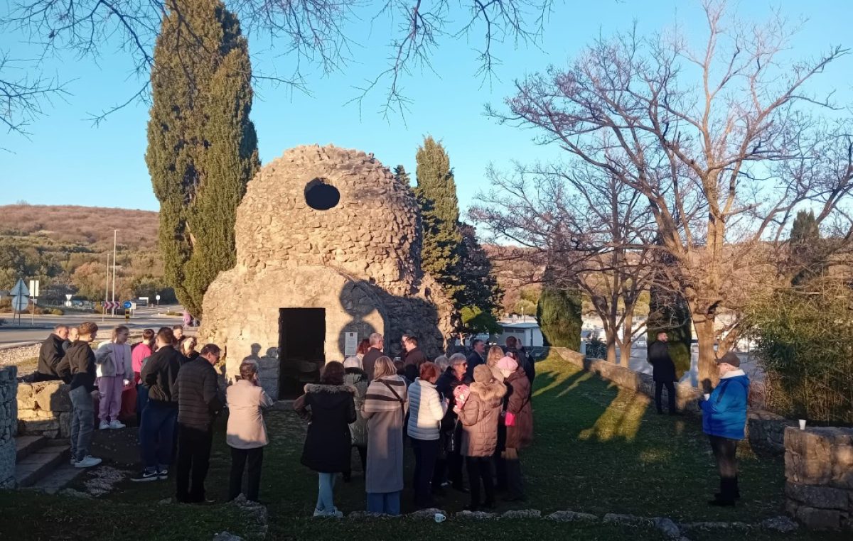 Sveti Dunat: „Od sva se četiri vjetra, Crkva sabire sveta…“