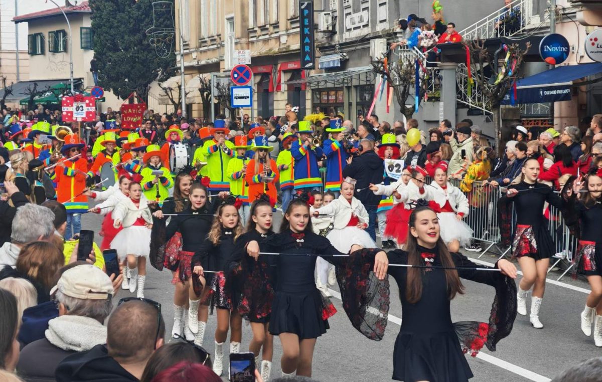 [UŽIVO] Krenula 57. Lovranska karnevalska povorka