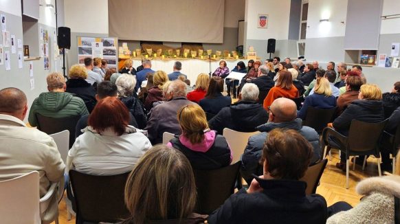 Uz bogat umjetnički program u Vrbniku predstavljen “Zavičajni kalendar otoka Krka” Antona Bozanića