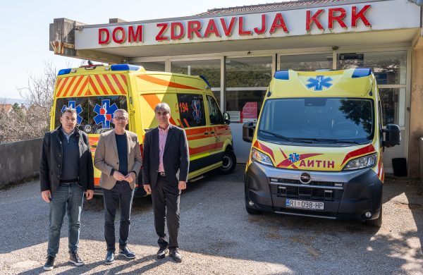 [FOTO/VIDEO] Lukanović, Vasilić i Osojnak u obilasku Doma zdravlja u Krku: Slijedi temeljita obnova i bolji uvjeti za djelatnike i pacijente