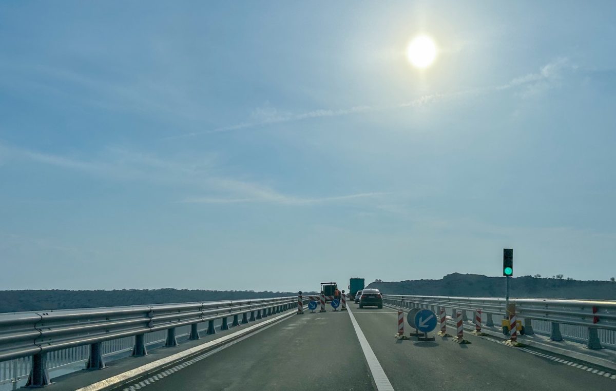 Počeli su radovi na Krčkom mostu, semafor regulira promet