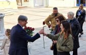 Povodom Dana žena gradonačelnik Vasilić darivao ruže Krčankama i gošćama