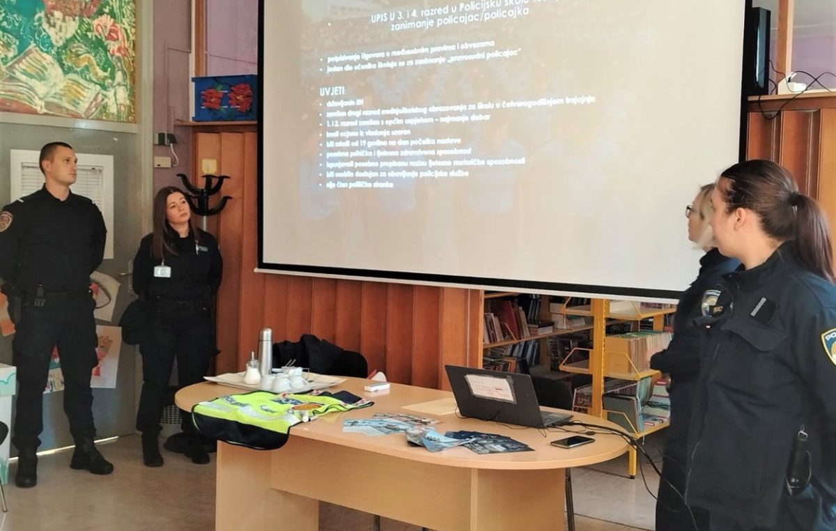 „Postani policajac/policajka“: Školarcima u Opatiji, Krku i Baški predstavljena kampanja MUP-a