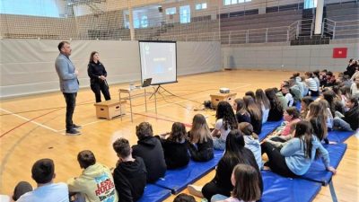 ​U Malinskoj održano predavanje u sklopu projekta #sigurniONLINE