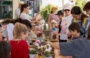 [FOTO] Festival proljeća u Njivicama uz radionice, glazbu, dobro društvo i veliku fritaju od dvije stotine jaja
