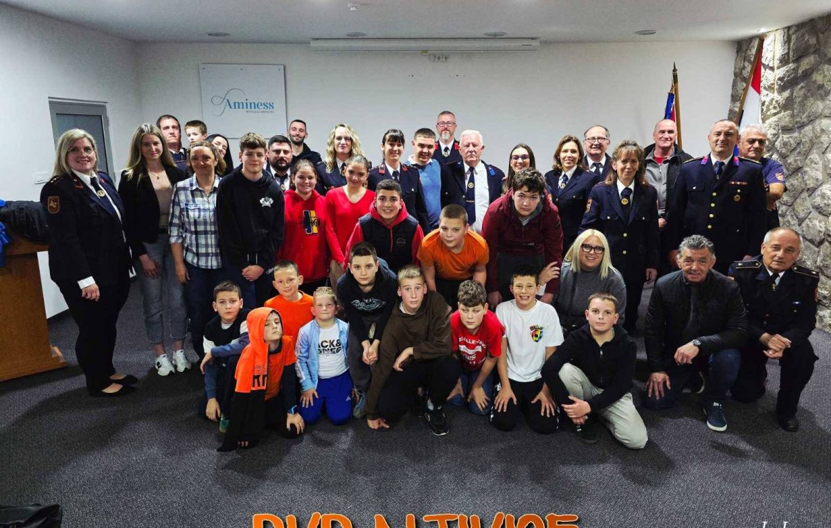 Ivan Šamanić imenovan počasnim doživotnim predsjednikom DVD-a Njivice