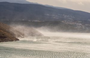 [FOTO/VIDEO] Evo kako izgledaju udari bure od 180 km/h kod Krčkog mosta