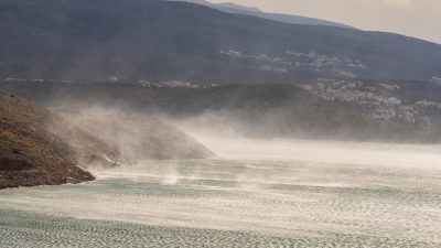 [FOTO/VIDEO] Evo kako izgledaju udari bure od 180 km/h kod Krčkog mosta