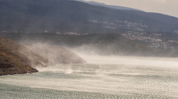 [FOTO/VIDEO] Evo kako izgledaju udari bure od 180 km/h kod Krčkog mosta