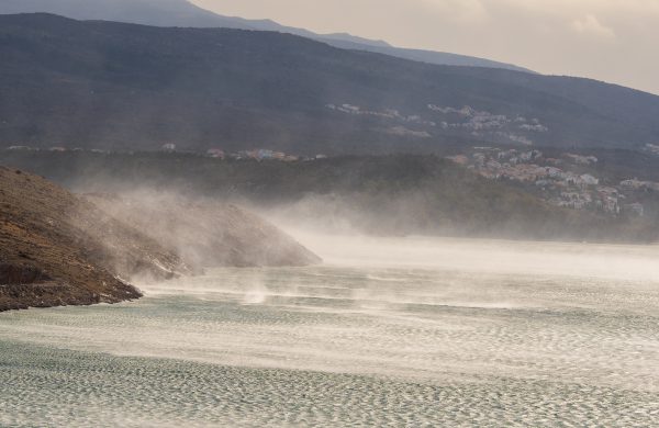 [FOTO/VIDEO] Evo kako izgledaju udari bure od 180 km/h kod Krčkog mosta
