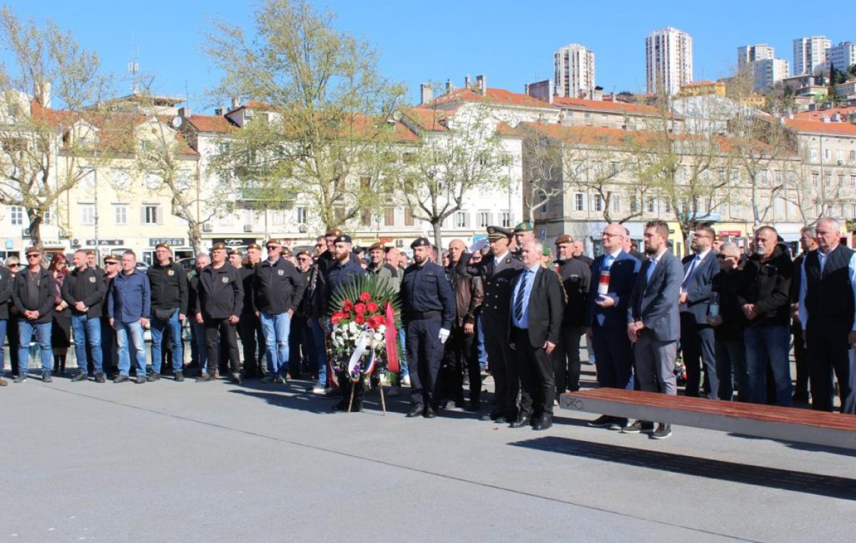 Otvorena izložba „35 godina s Vama“: Sjećanje na riječku postrojbu Specijalne jedinice policije “Ajkule”
