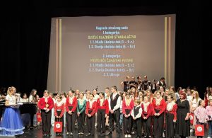 Krčki glasovi briljirali na ČAraokama, klapa Škrlatin iz Područne škole Vrbnik dobila i posebno priznanje