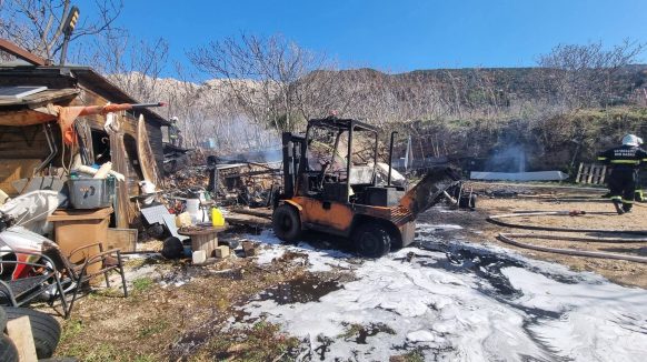 Planuo požar u Baški, izgorjela baraka