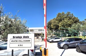 Završen protueksplozijski pregled – prijetnja bombom u krčkoj srednjoj školi bila je lažna