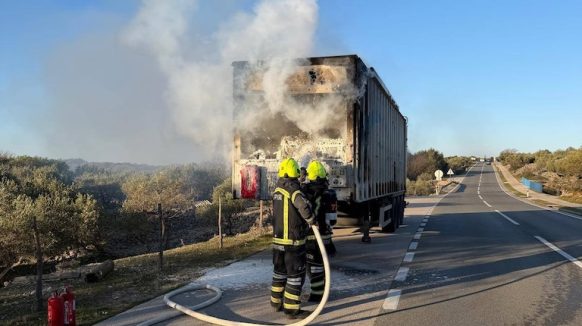 Kod Dunata izgorjela kamionska prikolica