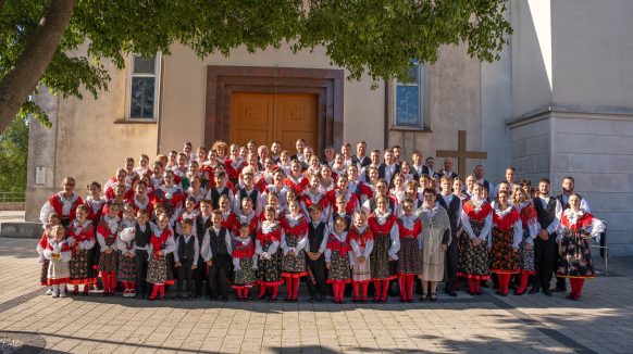 [FOTO/VIDEO] Tanac, kanat i veliko “hvala” za sve: KUD Vrh svečano proslavio velikih 30 godina djelovanja