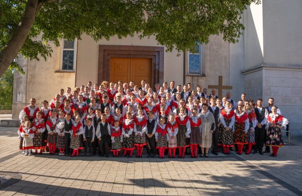 [FOTO/VIDEO] Tanac, kanat i veliko “hvala” za sve: KUD Vrh svečano proslavio velikih 30 godina djelovanja
