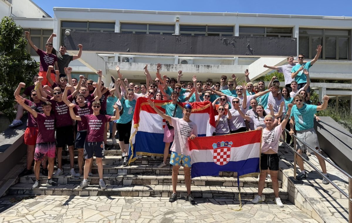 Posljednji školski dani za krčke maturante: “Korijenje smo vam dali, za krila imate našu podršku”