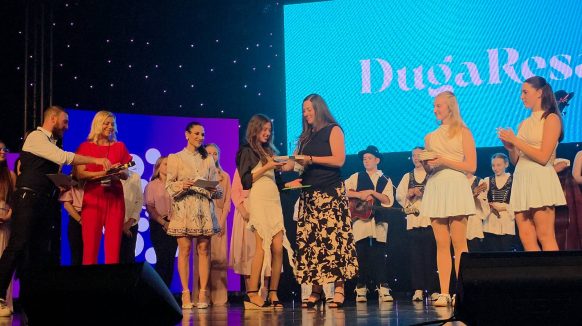 [VIDEO] Nastup posvećen majkama: Mini Grand Prix za Etel Barši na 11. Duga Resa Festu