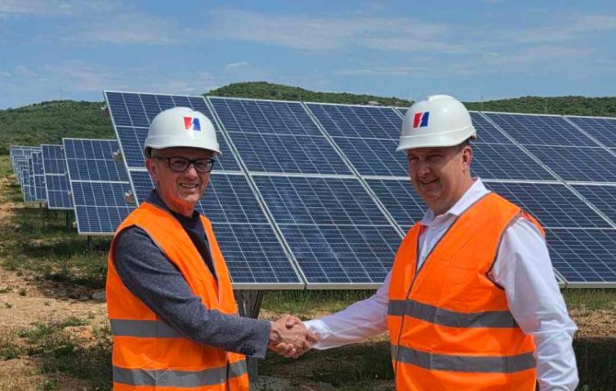 Župan Lukanović s predstavnicima HEP-a obišao gradilišta sunčanih elektrana na Unijama i Cresu