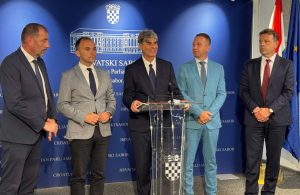 Predsjednici PGS-a, IDS-a i Unije Kvarnera uputili apel Vladi: Hitno zaštitimo naše more