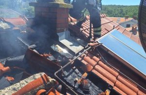 Požar krovišta u Njivicama, brzom intervencijom vatrogasaca spriječeno širenje