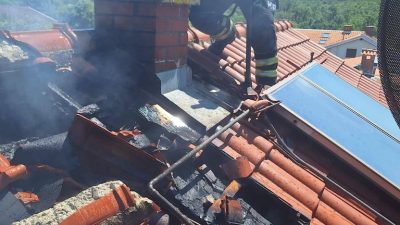Požar krovišta u Njivicama, brzom intervencijom vatrogasaca spriječeno širenje