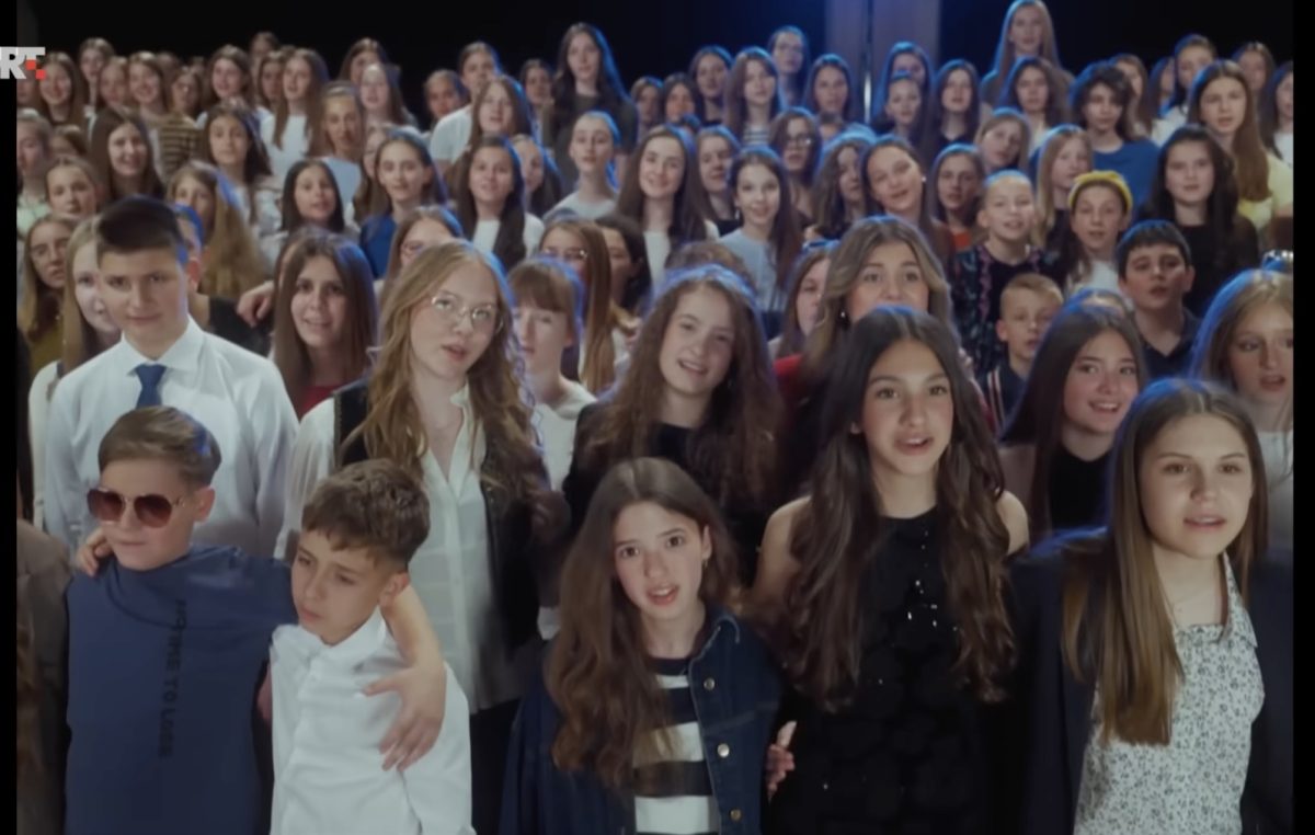 [VIDEO]  Emotivan remake: Među mladim zvijezdama “Moje domovine” su i Franka Žužić, Pia Matković i Etel Barši
