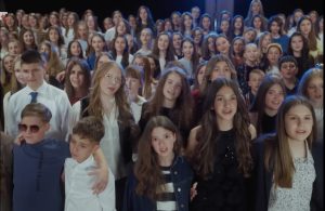 [VIDEO]  Emotivan remake: Među mladim zvijezdama “Moje domovine” su i Franka Žužić, Pia Matković i Etel Barši