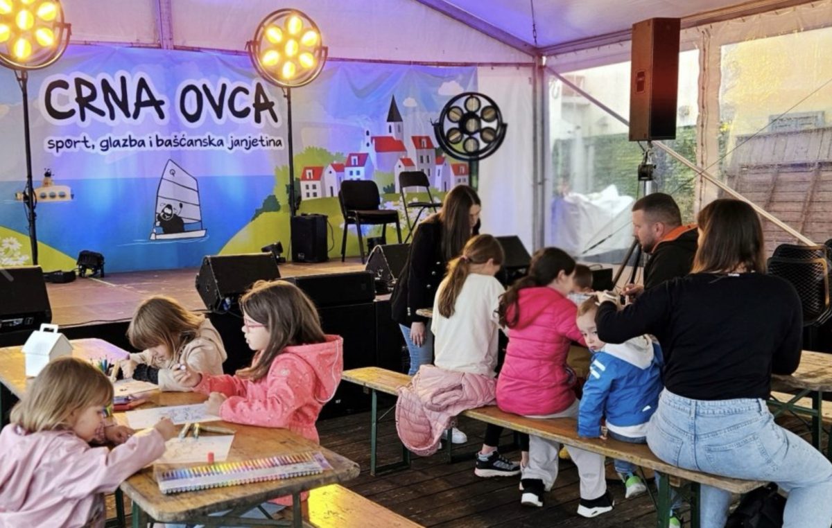 Edukacijom najmlađih do odgovornijeg društva: KRAS na „Crnoj ovci“ u Baški održao radionice o zaštiti životinja