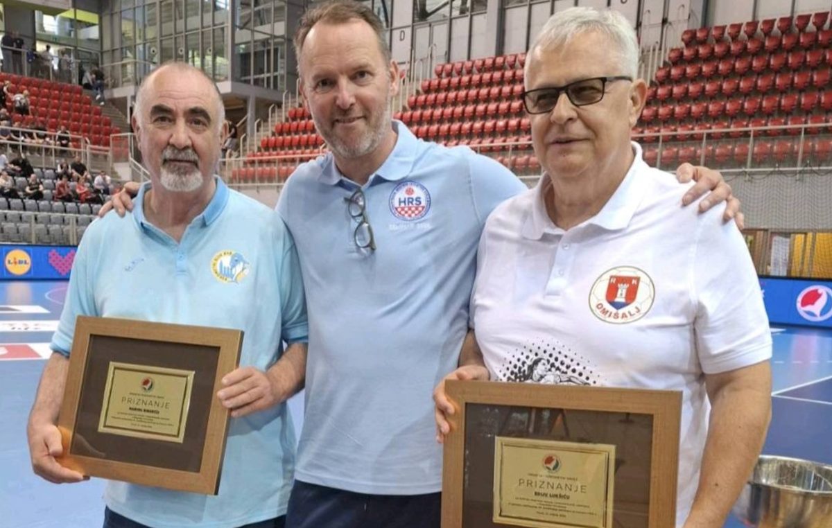 Trener RK Omišalj Edi Lukšić primio veliko priznanje Hrvatskog rukometnog saveza
