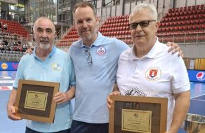 Trener RK Omišalj Edi Lukšić primio veliko priznanje Hrvatskog rukometnog saveza