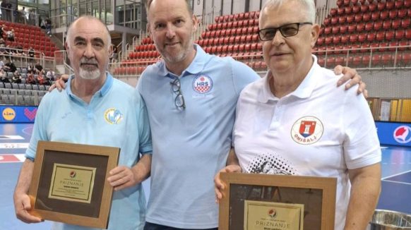 Trener RK Omišalj Edi Lukšić primio veliko priznanje Hrvatskog rukometnog saveza