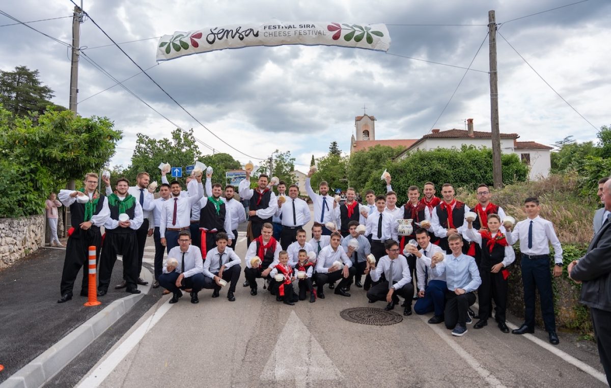 [FOTO/VIDEO]  Sensa 2026: U Bogovićima se ponovo trčalo u spomen na pastirsko naslijeđe Dubašnice