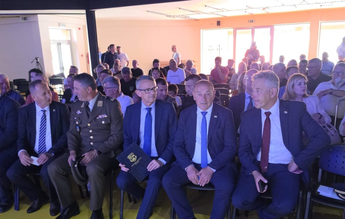 Predstavljena monografija o riječkim Ajkulama: Trajni zapis o postrojbi koja je stvarala povijest moderne Hrvatske