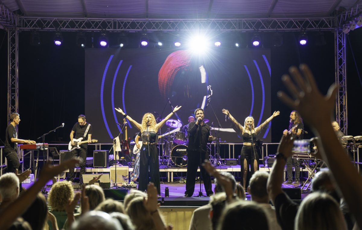 [FOTO/VIDEO] Krk Music Fest na glazbenom putovanju kroz zlatno doba popa i rocka (a najbolje tek slijedi!)