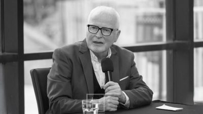 “Prijatelj, oslonac i srce MIK-a”: Preminuo Andrej Baša, glazbenik, dugogodišnji direktor MIK-a i član legendarne grupe 777
