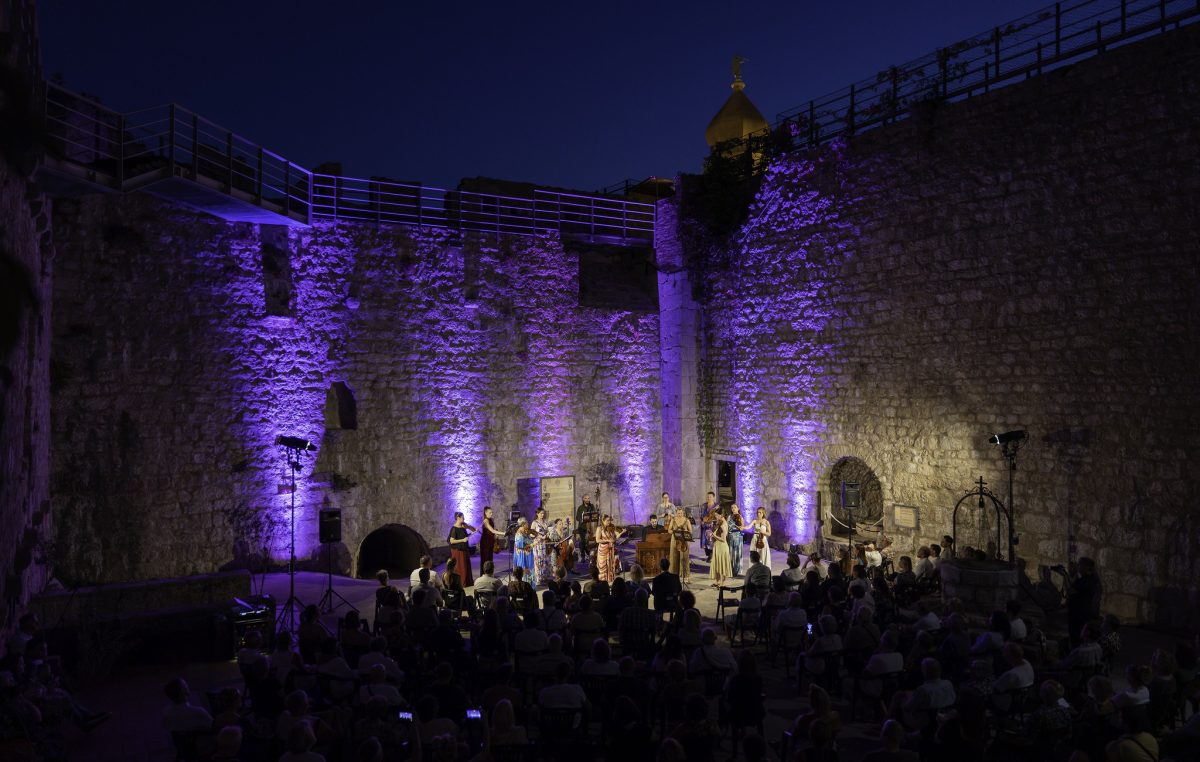 [FOTO/VIDEO] Barock ‘n’ Roll u krčkom kaštelu na najljepši način otvorio jubilarne 70. Ljetne priredbe