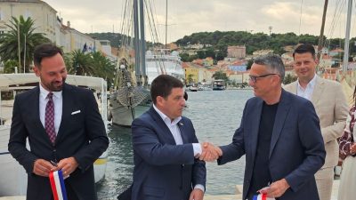 Svečano otvorena rekonstruirana Vela riva u Malom Lošinju, projekt vrijedan 2,9 milijuna eura