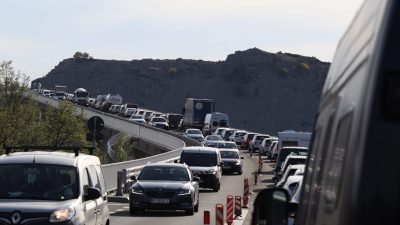 Subota na Krku u znaku prometnih nesreća i kilometarskih gužvi