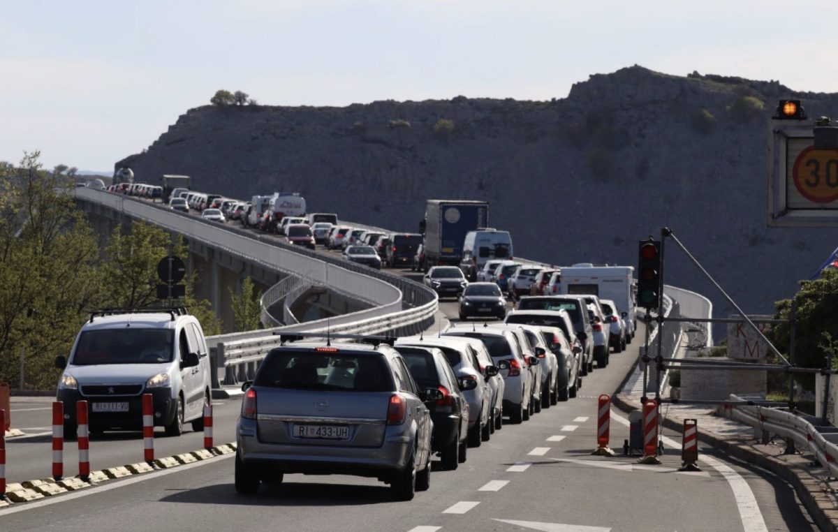 Trenutno stanje na krčkim prometnicama: Kolone i zastoji s obje strane Krčkog mosta