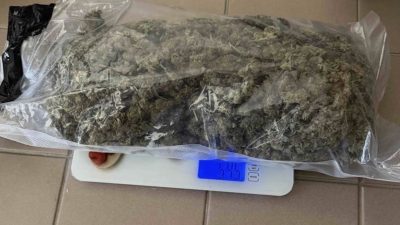 U pretrazi doma na području Krka pronađena droga, vage i revolver
