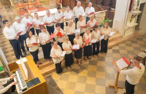 Baška: Koncert Biskupijskog zbora ispunio župnu crkvu Presvetog Trojstva sakralnom glazbom, zajedništvom i svečanim ozračjem