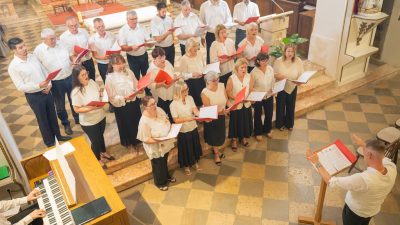 Baška: Koncert Biskupijskog zbora ispunio župnu crkvu Presvetog Trojstva sakralnom glazbom, zajedništvom i svečanim ozračjem