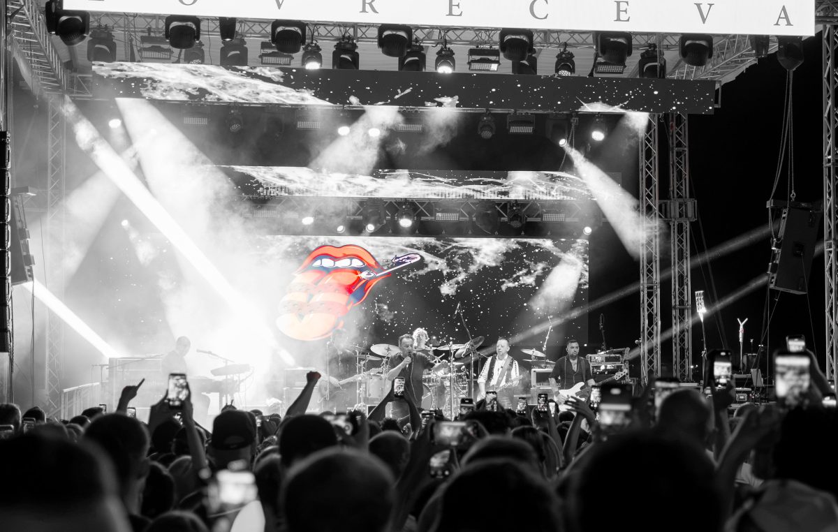 [FOTO/VIDEO] Legendarni Prljavci i Infinity ludnica na krcatoj krčkoj rivi za finale ovogodišnje Lovrečeve