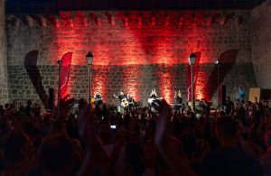 20. Dani smokava: Vatra na Kamplinu održala koncert koji će se dugo pamtiti