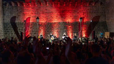 20. Dani smokava: Vatra na Kamplinu održala koncert koji će se dugo pamtiti