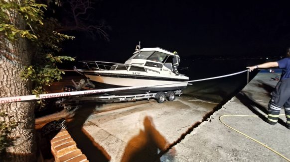 U Njivicama planuo požar na gliseru, dvije osobe ozlijeđene